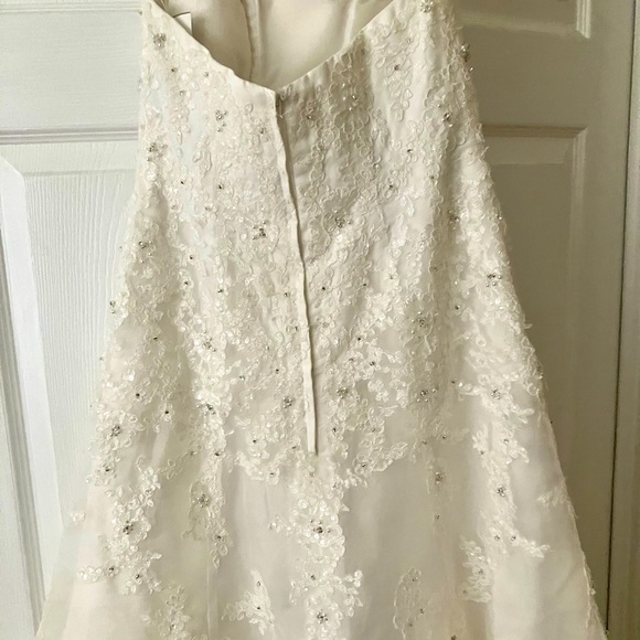 David’s Bridal NWT Sample Ivory Wedding Gown - Picture 4 of 14